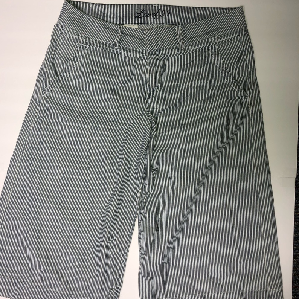 level 99 | Flare Capris | size 32 | Pinstriped
